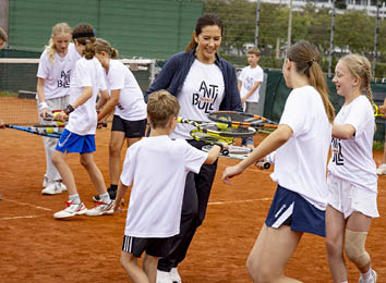 HKH Kronprinsesse Mary deltager antibulli-arrangement i Gladsaxe Tennisklb.